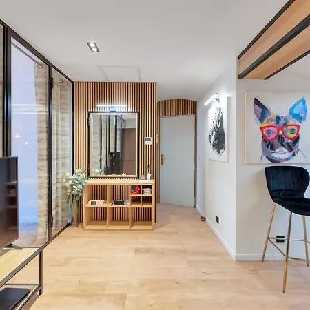 Le Napoleon Chic Et Moderne, L'endroit Parfait Au Coeur De La Banane Daire Cannes